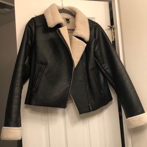 FAUX BLACK LEATHER SHERPA MOTO JACKET SZ MEDIUM